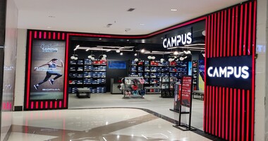 shoe store in urban square mall